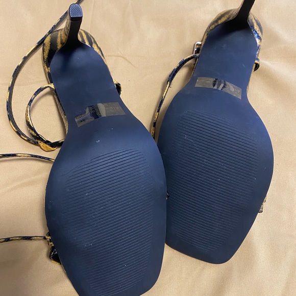 Fashion Nova heels - Picture 3 of 4